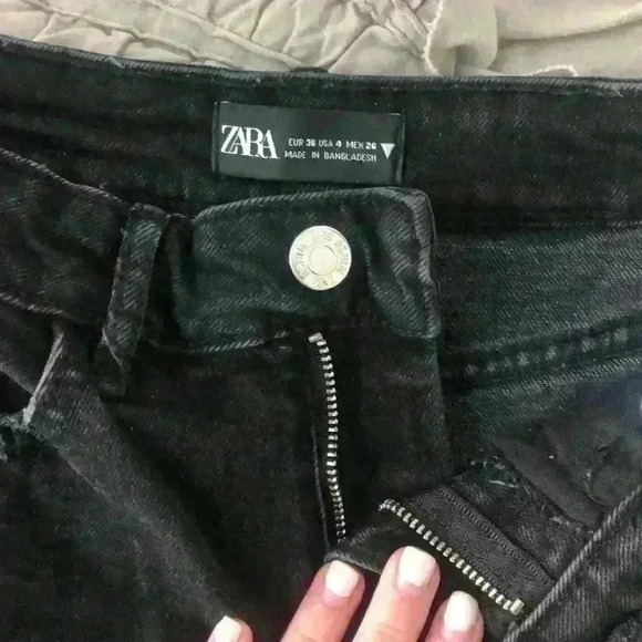 Zara High Rise Shorts in Black - Picture 3 of 4